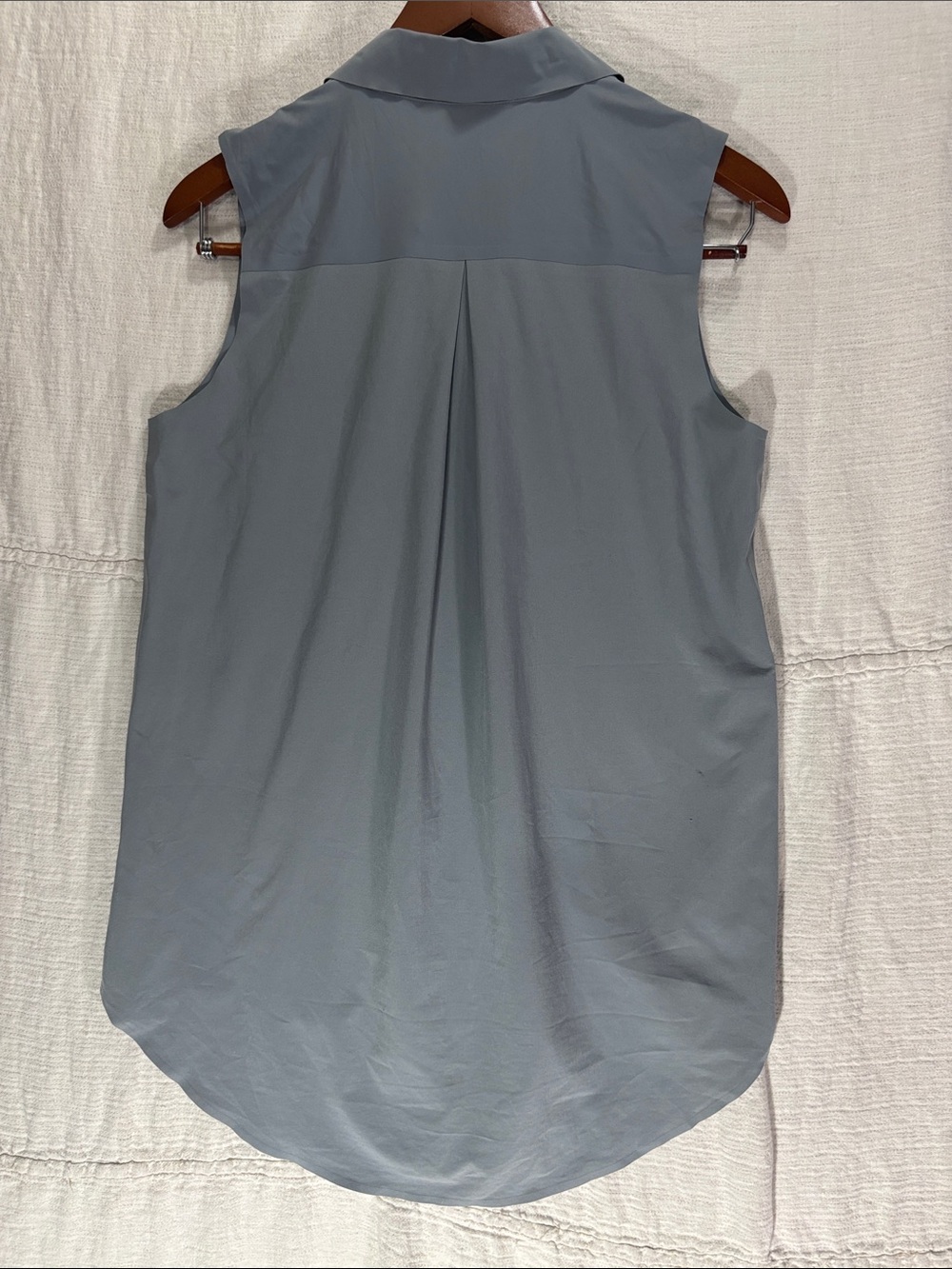 Athleta Urbanite Sleeveless Button-Down Shirt Top - Light Gray Small FLAW - Picture 7 of 9